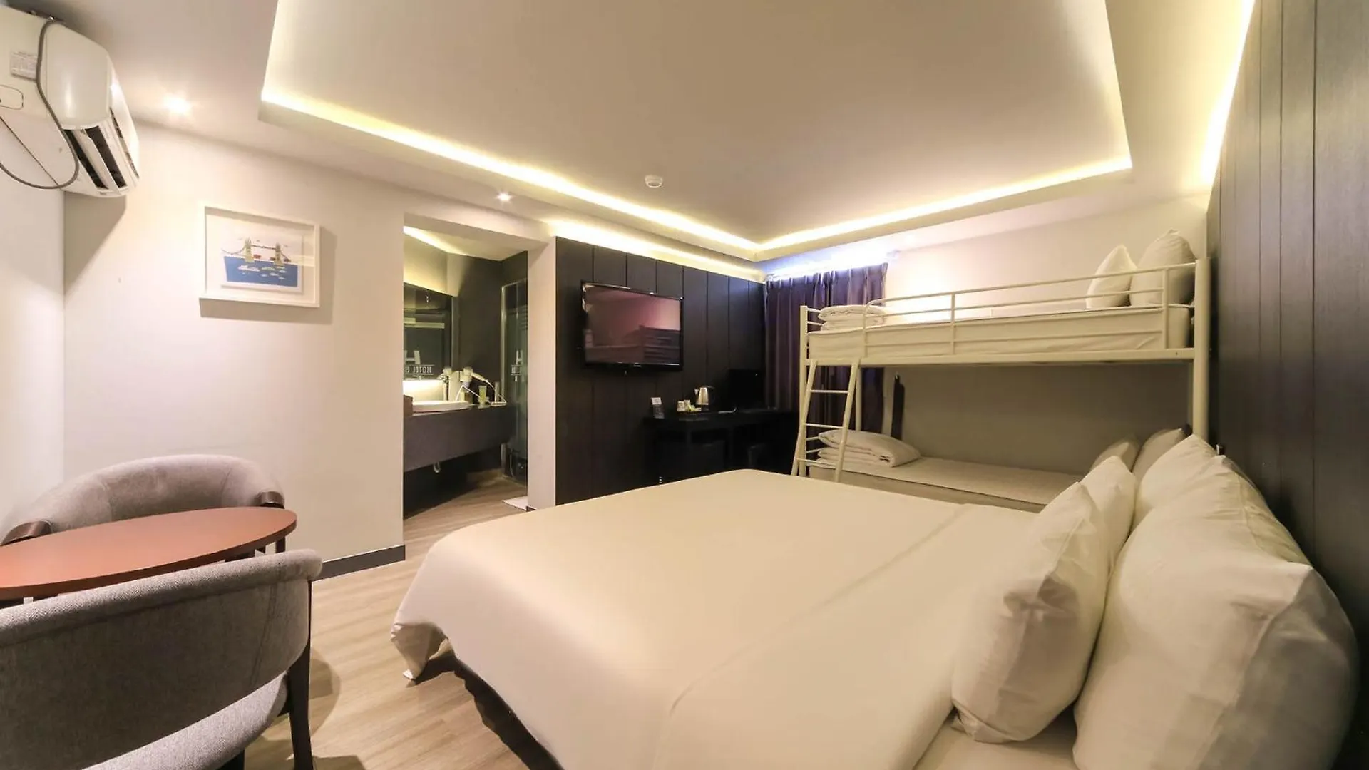 Hotel Bridge Busan