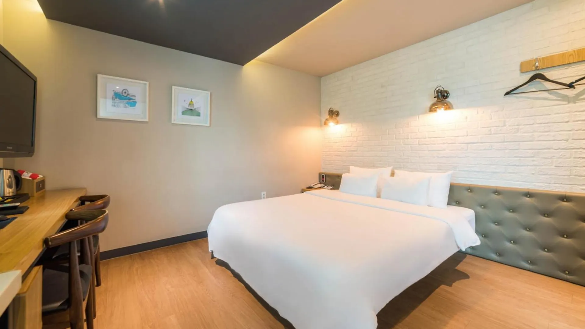 Hotel Bridge Busan