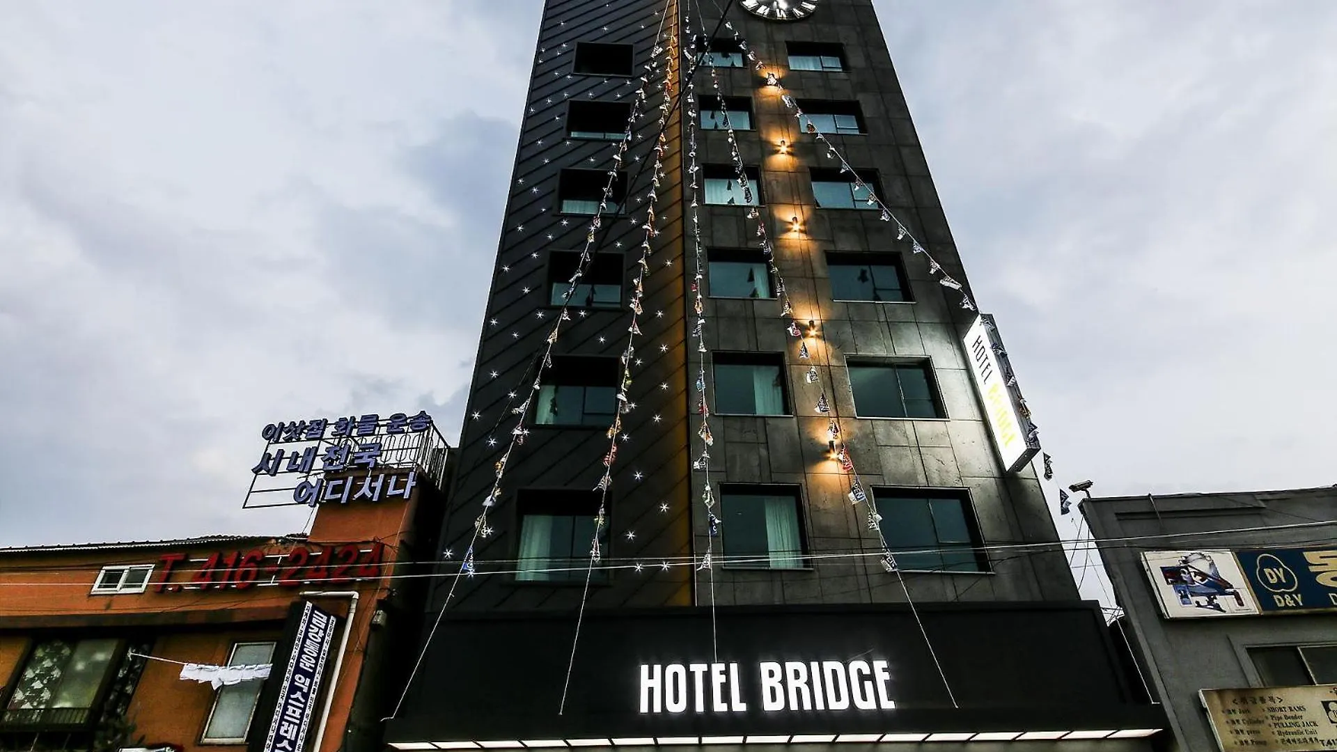 Hotel Bridge contacts