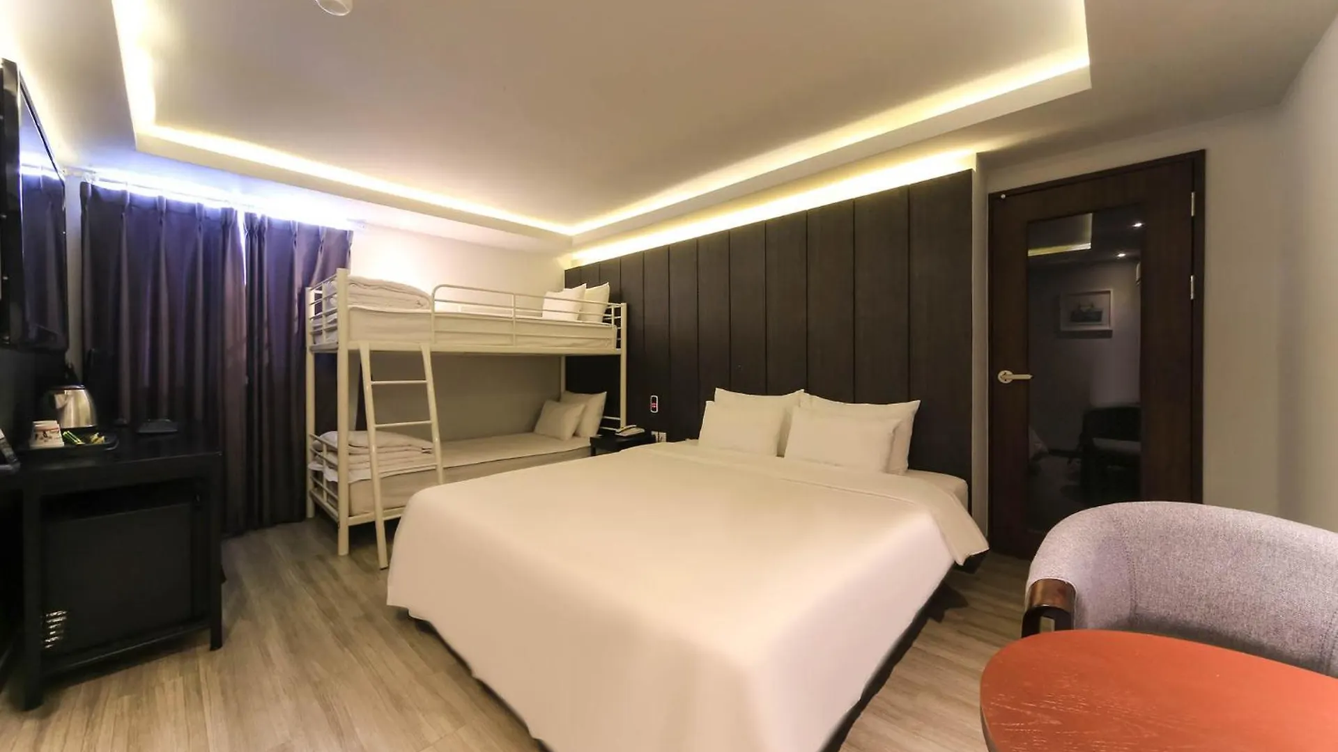 Hotel Bridge Busan 0*,  South Korea