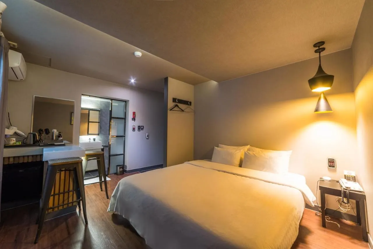 Hotel Bridge Pusan Motel